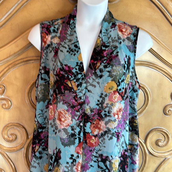 Beautiful sheer Spense floral blouse - Picture 2 of 9